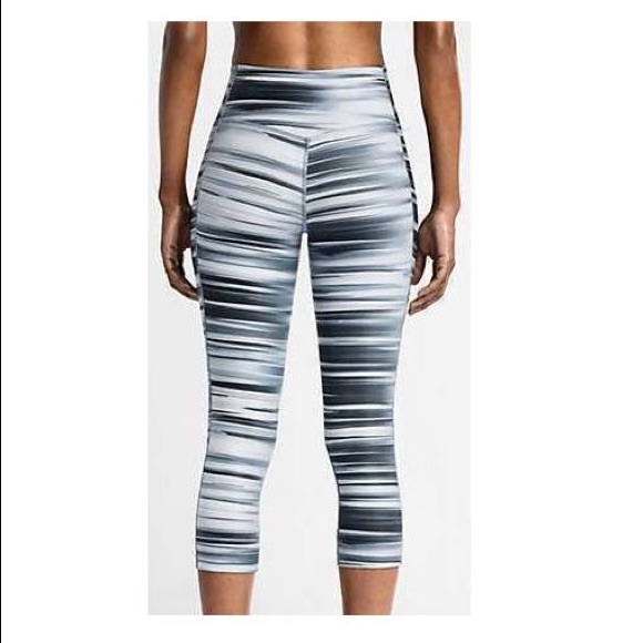 🏋️♀️🍑 Nike Legend 2.0 Grey Swift Tight Capris - Picture 5 of 5